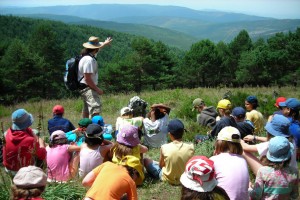 Na Serra de San Mamede, contemplando montes e vales, com os Amigos da Terra da Galiza, numa ação de educação ambiental.